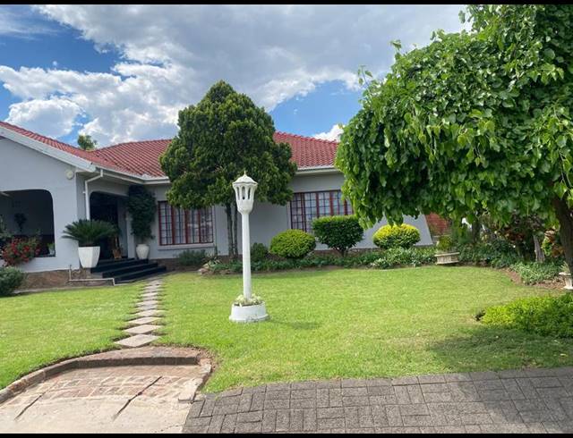 12 BEDROOM HOUSE FOR SALE IN TOP TOWN